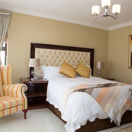 Zazas Guesthouse And Spa Soweto Eksteriør bilde